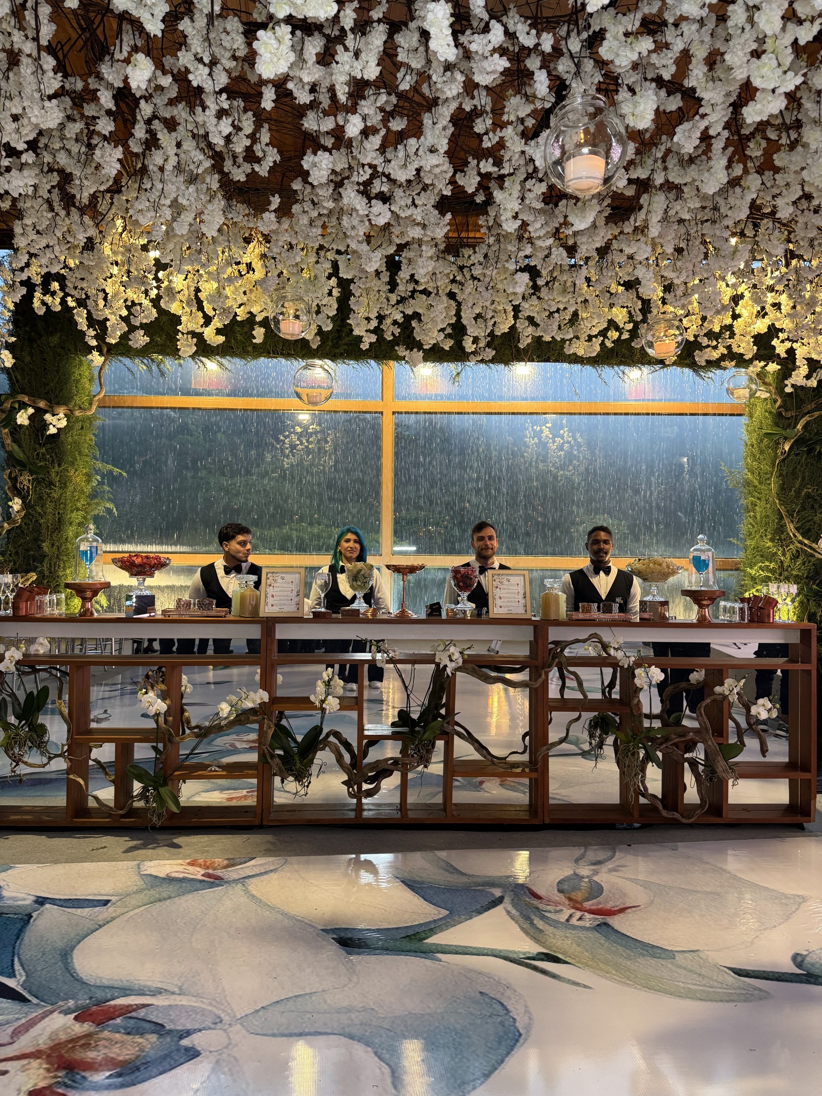 Bar Manhattan Bar montado e pronto em evento premium no Rio de Janeiro